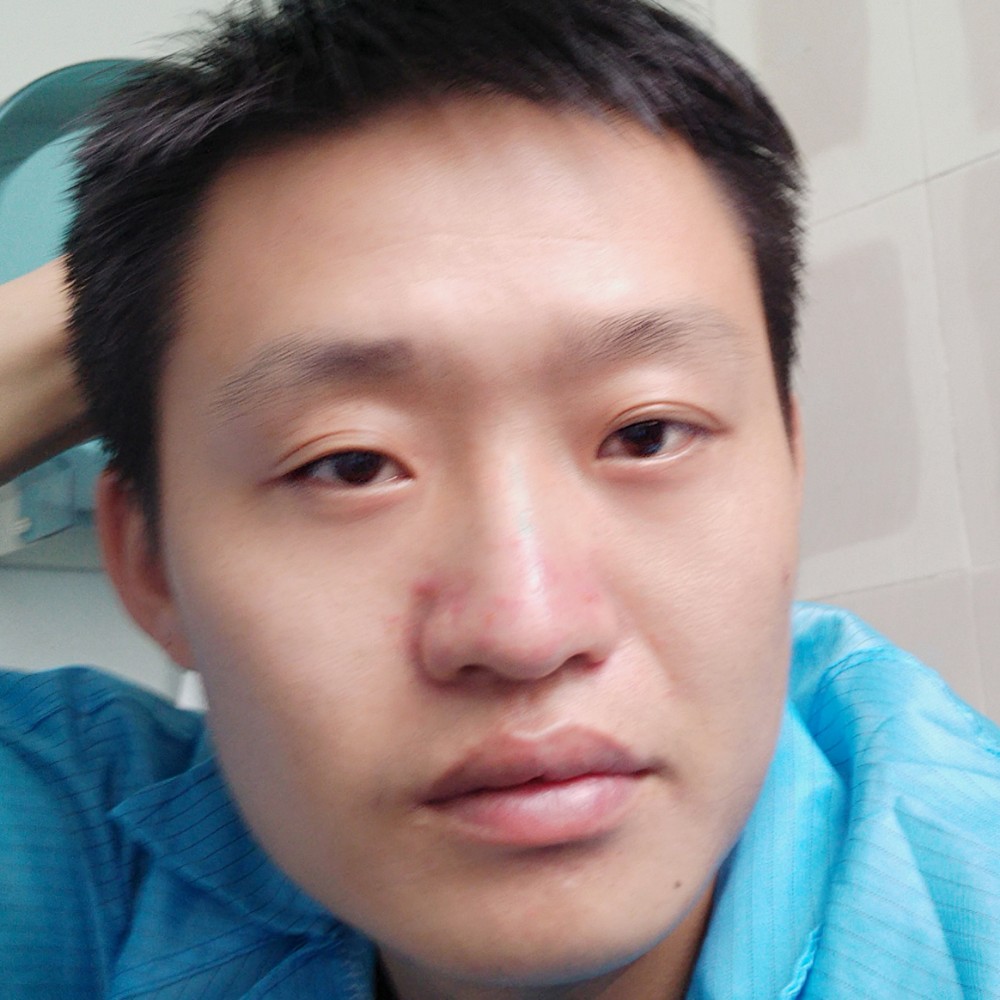 清脆闻毛巾的照片