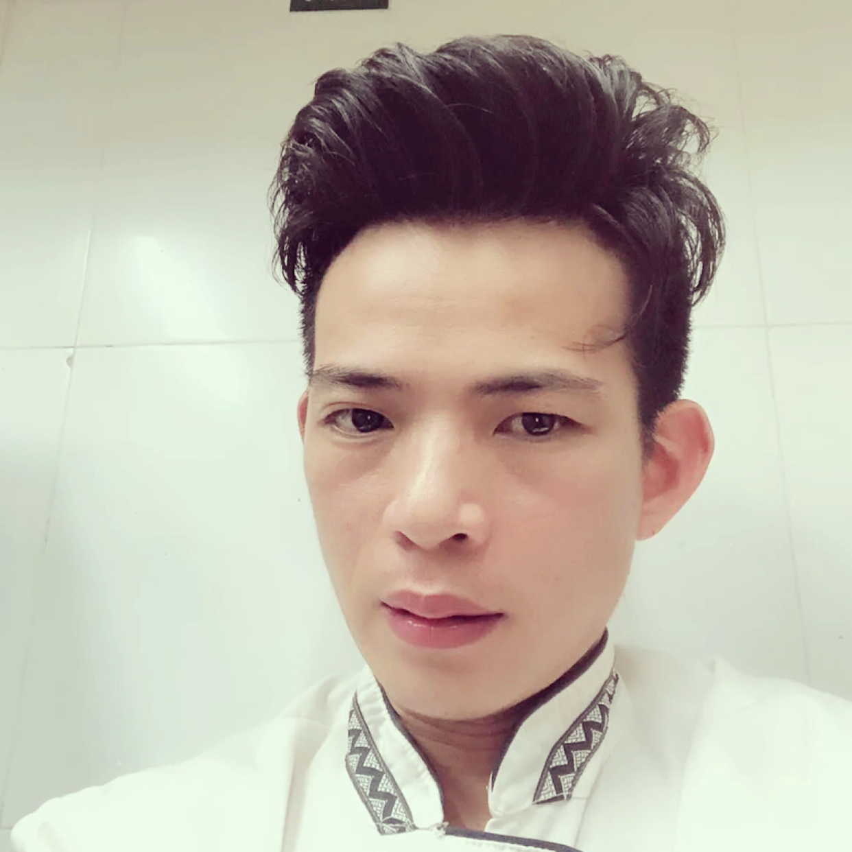 受伤扯香烟的照片