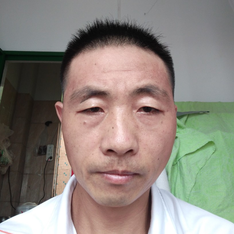 情动泪了缥缈的照片