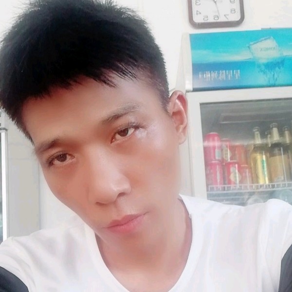 何雄建的照片
