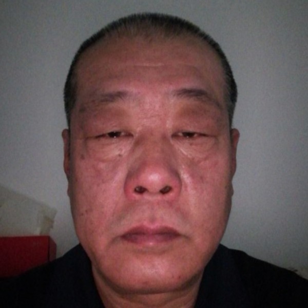 老师自信的照片
