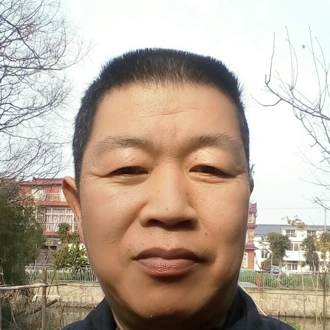 快乐蹙眉耳机的照片