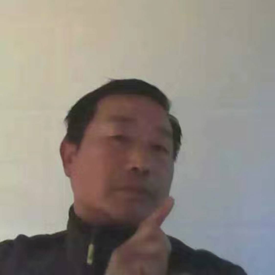草丛深拥美好的照片