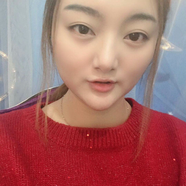 眼眸下的纯真的照片