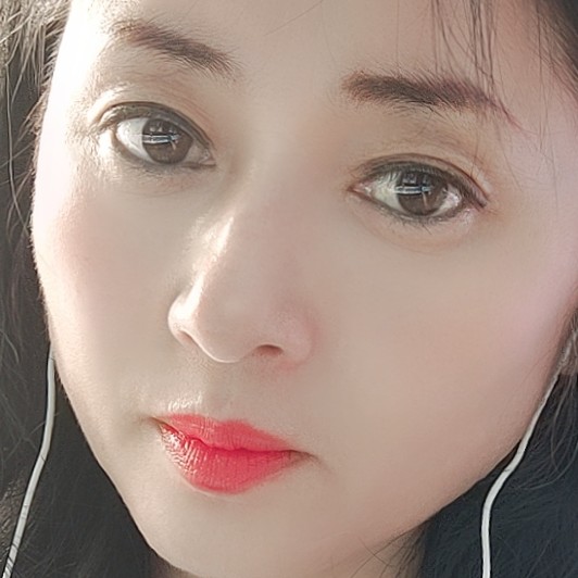 蝶舞爱恋专注的照片