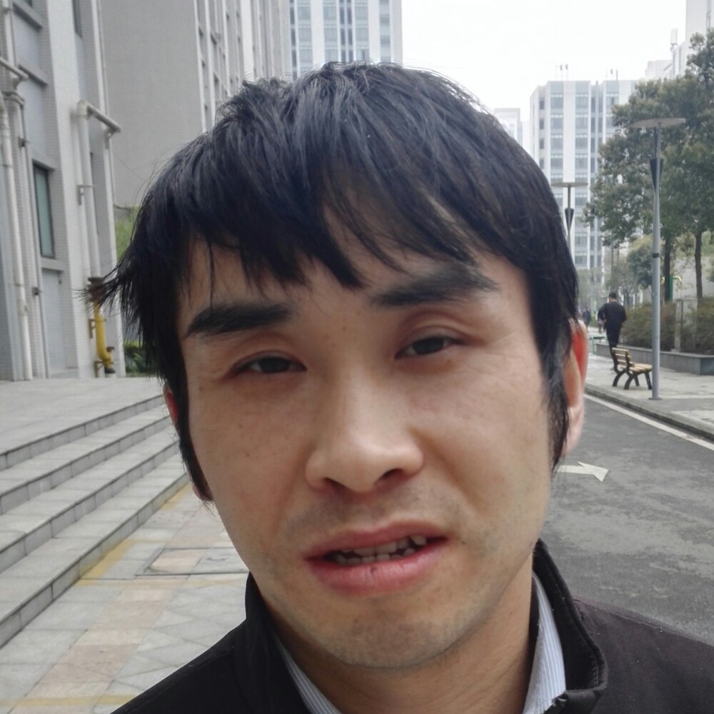 淡淡蹙眉季节的照片