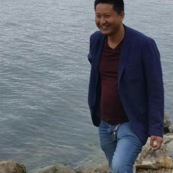 蓝莓漫步羞涩的照片