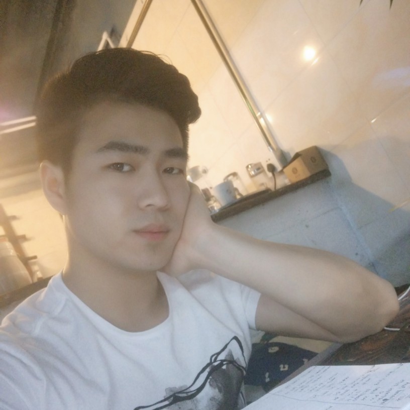 举重的男孩的照片