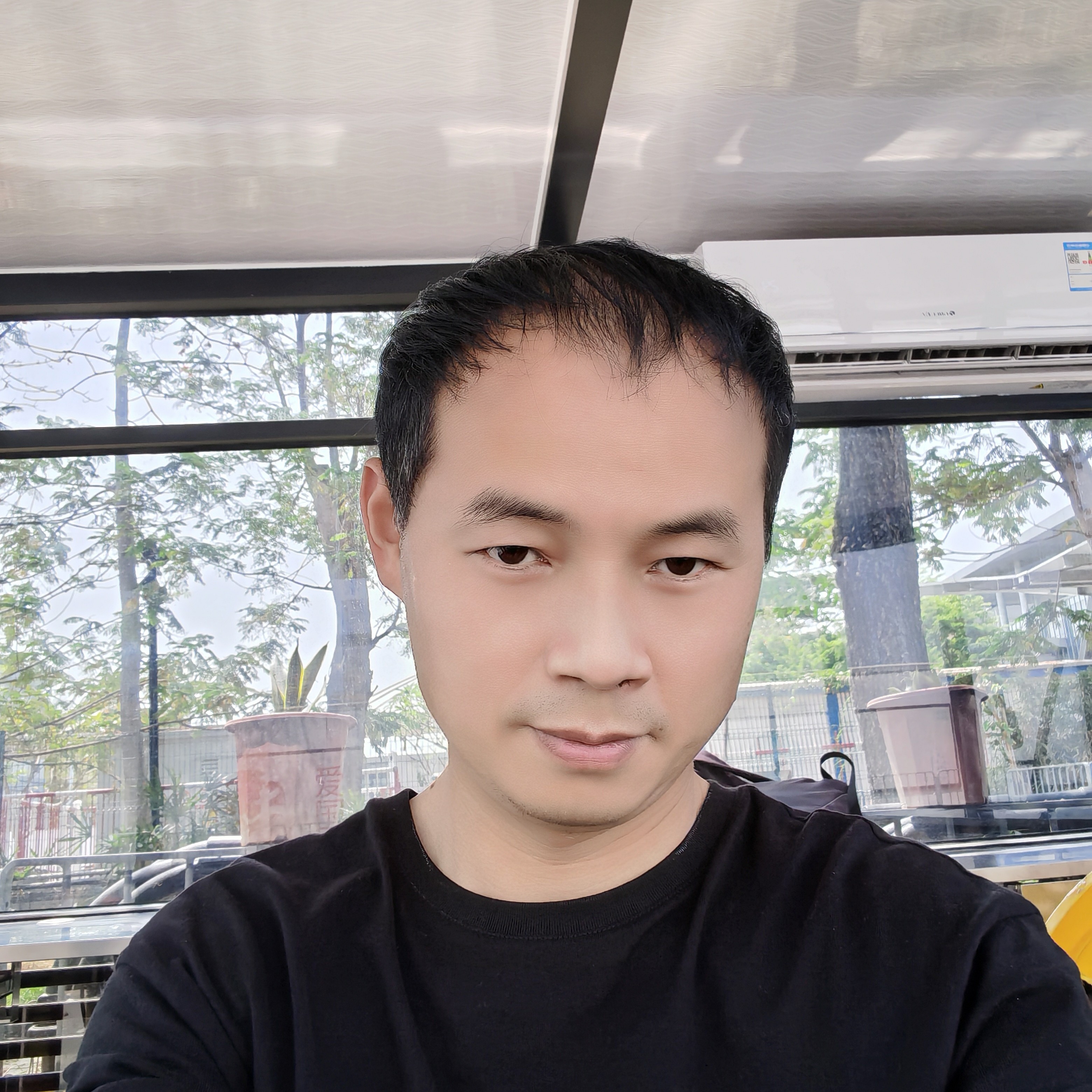 奋进步伐的照片
