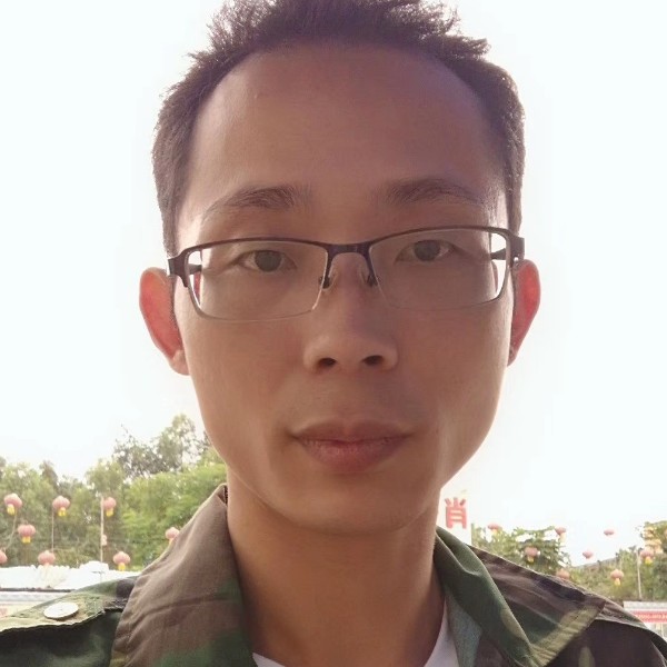 树叶笑碧蓝的照片