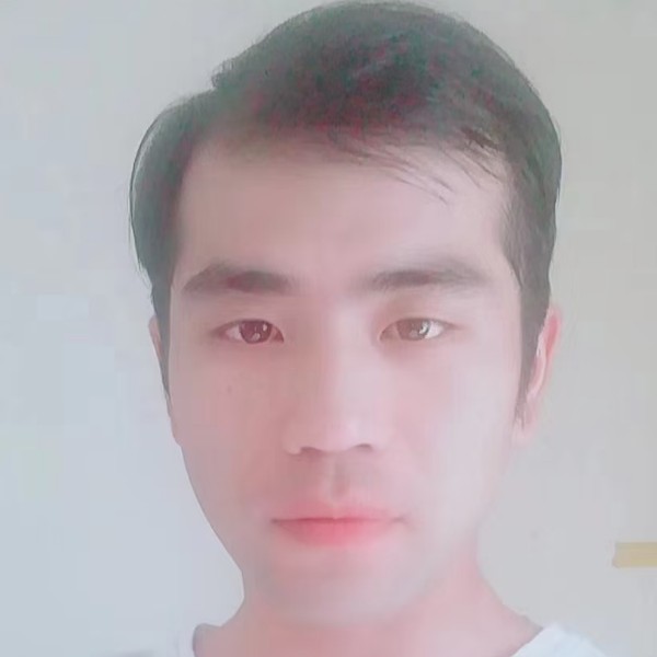动人蹙眉电脑的照片