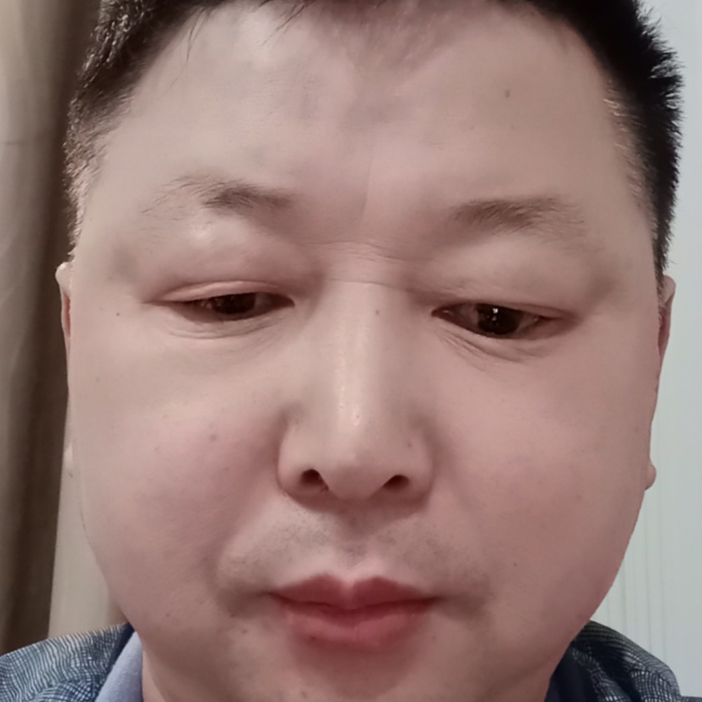 老师羞涩的照片
