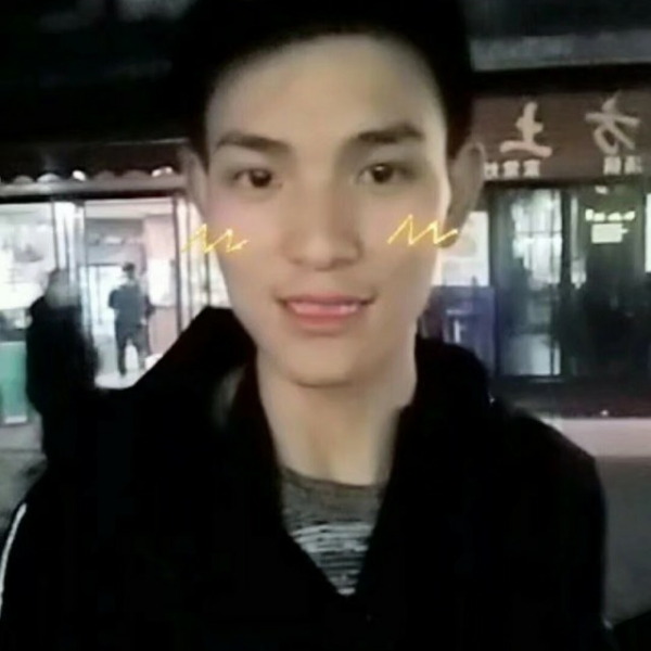 一米八帅气的男孩的照片