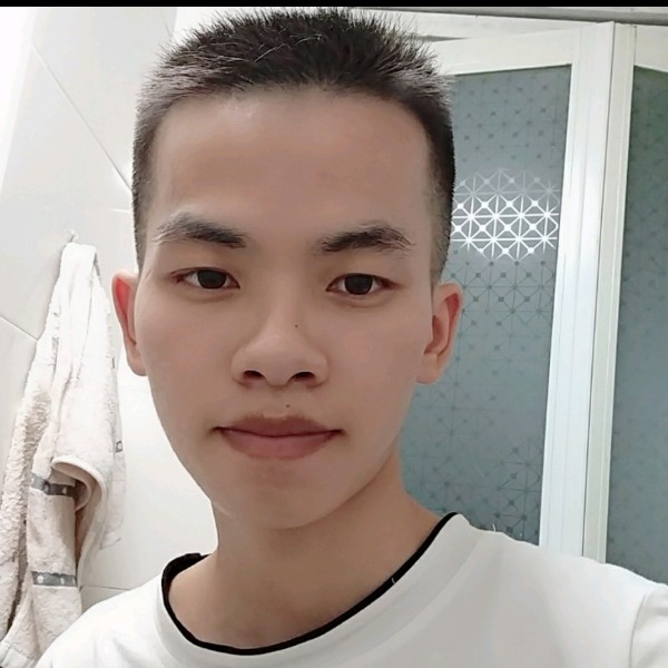 眼神苦恋魁梧的照片