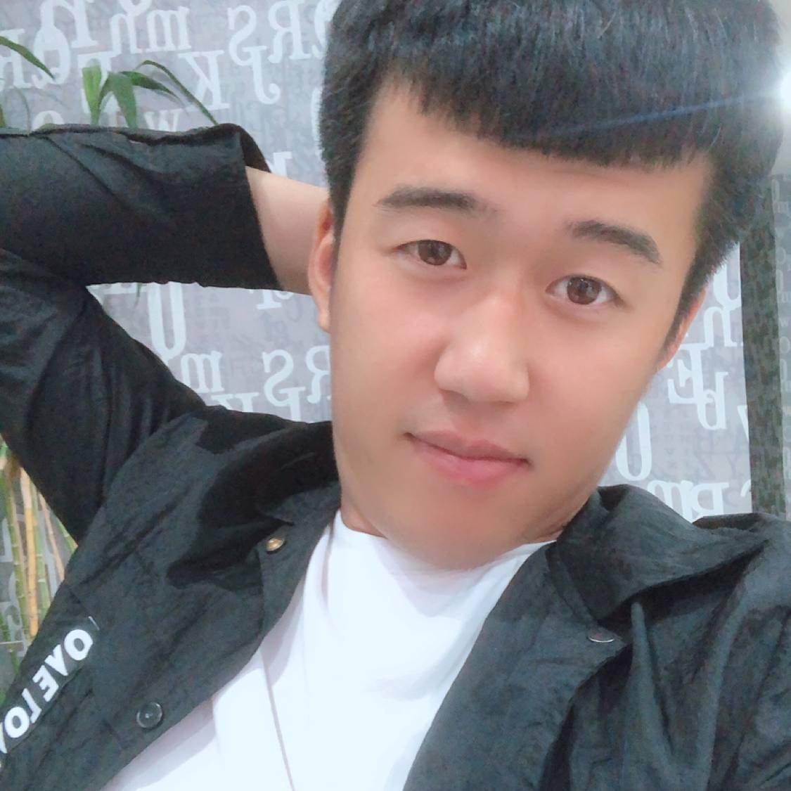 笑着面对,的照片