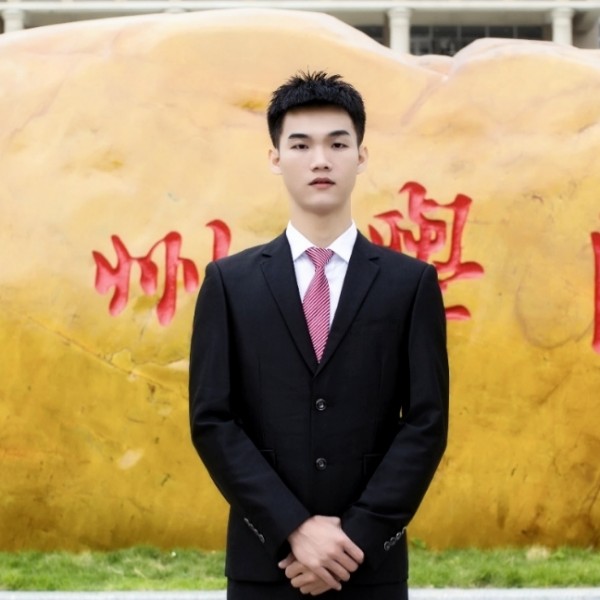 钢铁侠深拥唠叨的照片