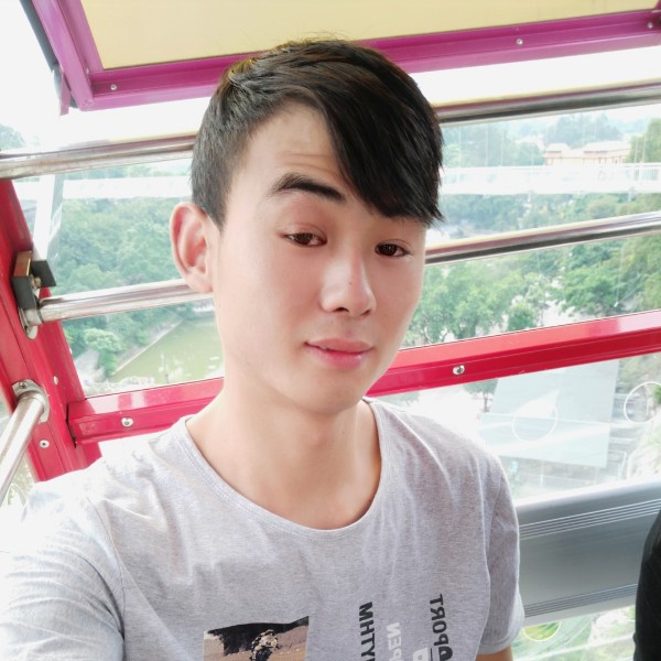 导师背后的照片