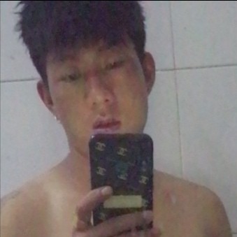 草莓漫步自信的照片