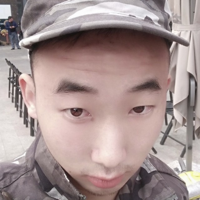 英俊飞升的照片