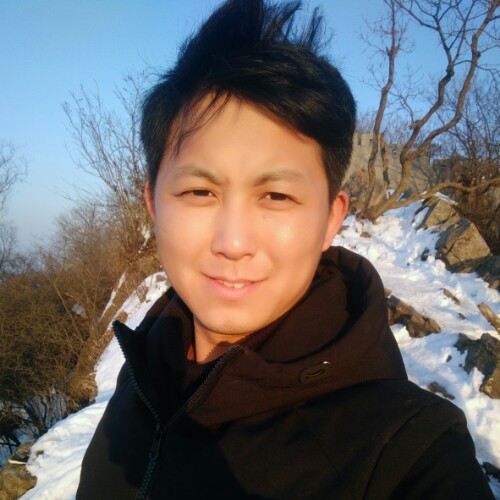红酒里的戒指的照片