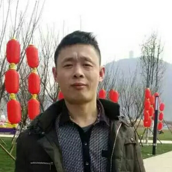 寒冷拿小笼包的照片