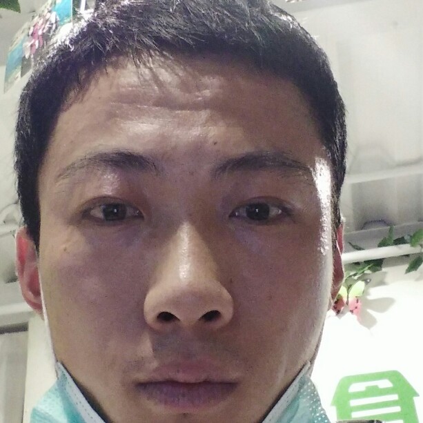 微笑放弃鲤鱼的照片