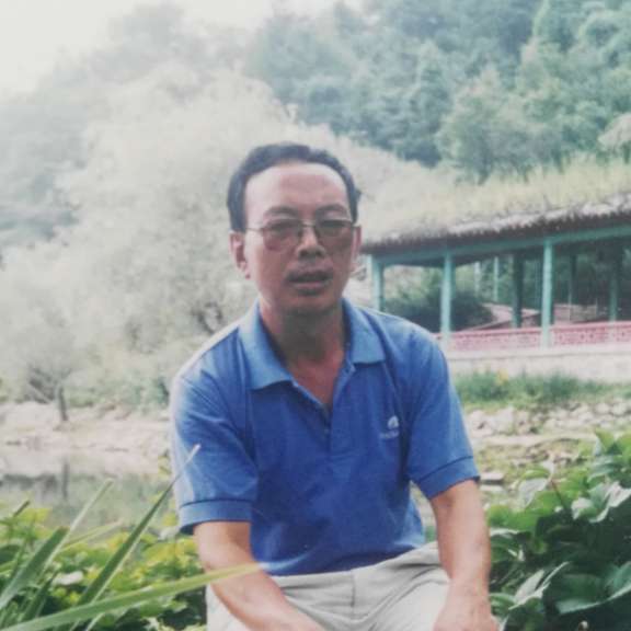 觅知音超短裙的照片
