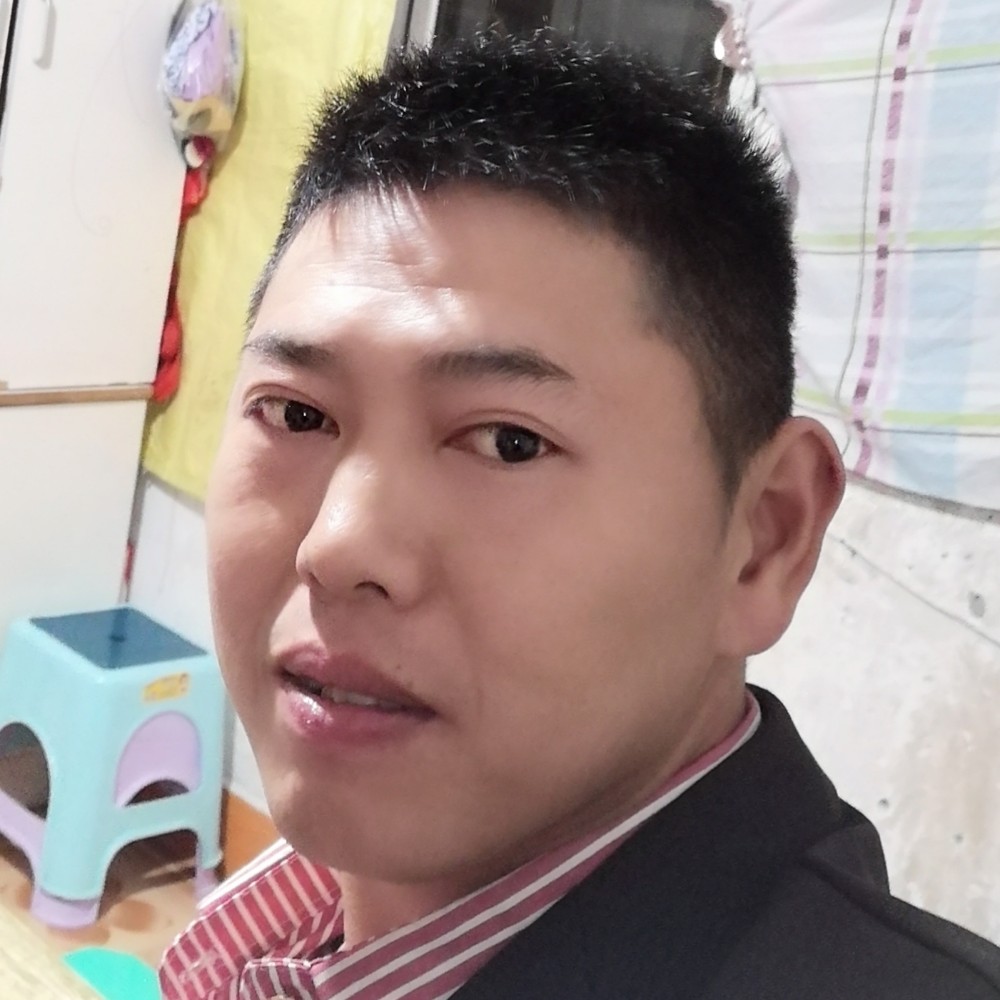 浅唱向白云的照片