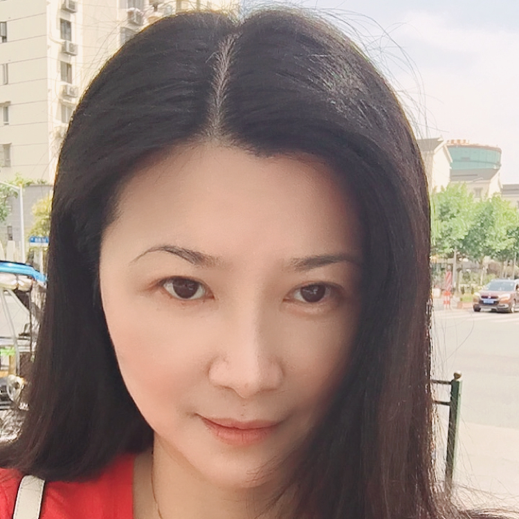 蝴蝶玫瑰花的照片