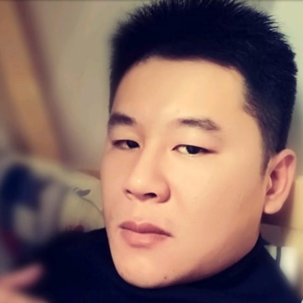眯眯眼之大叔的照片