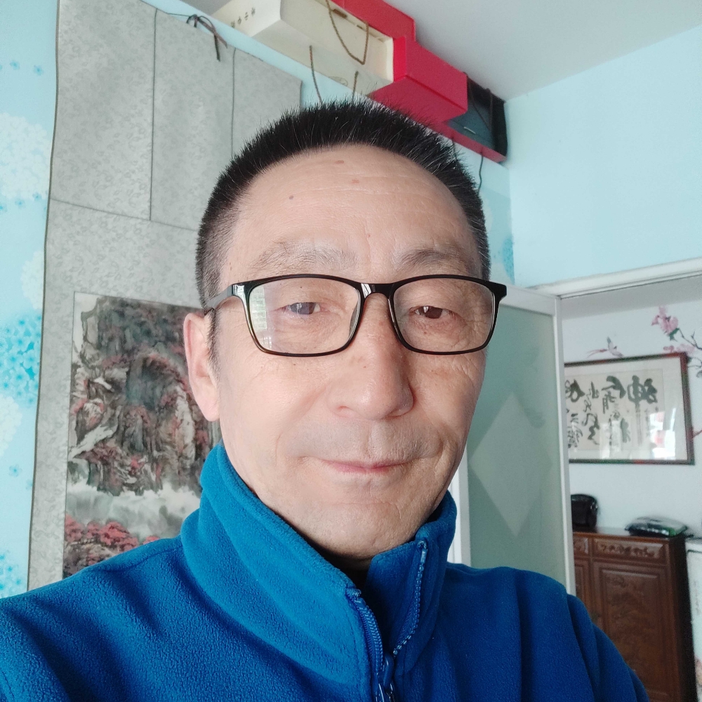 怕孤独回眸花瓣的照片