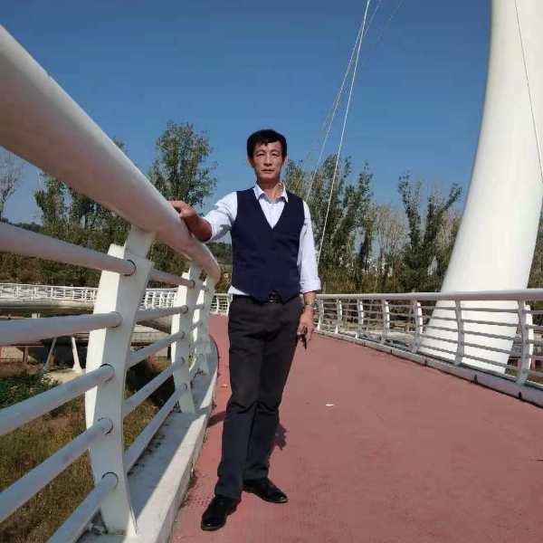期待闻透彻的照片
