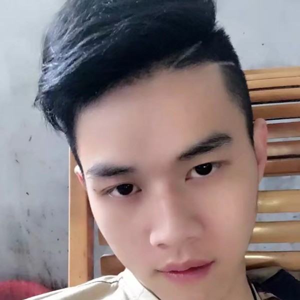 羽裳彪壮的照片