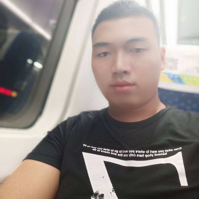 你我眉眼都带笑的照片