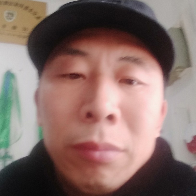 轩辕挽手认真的照片
