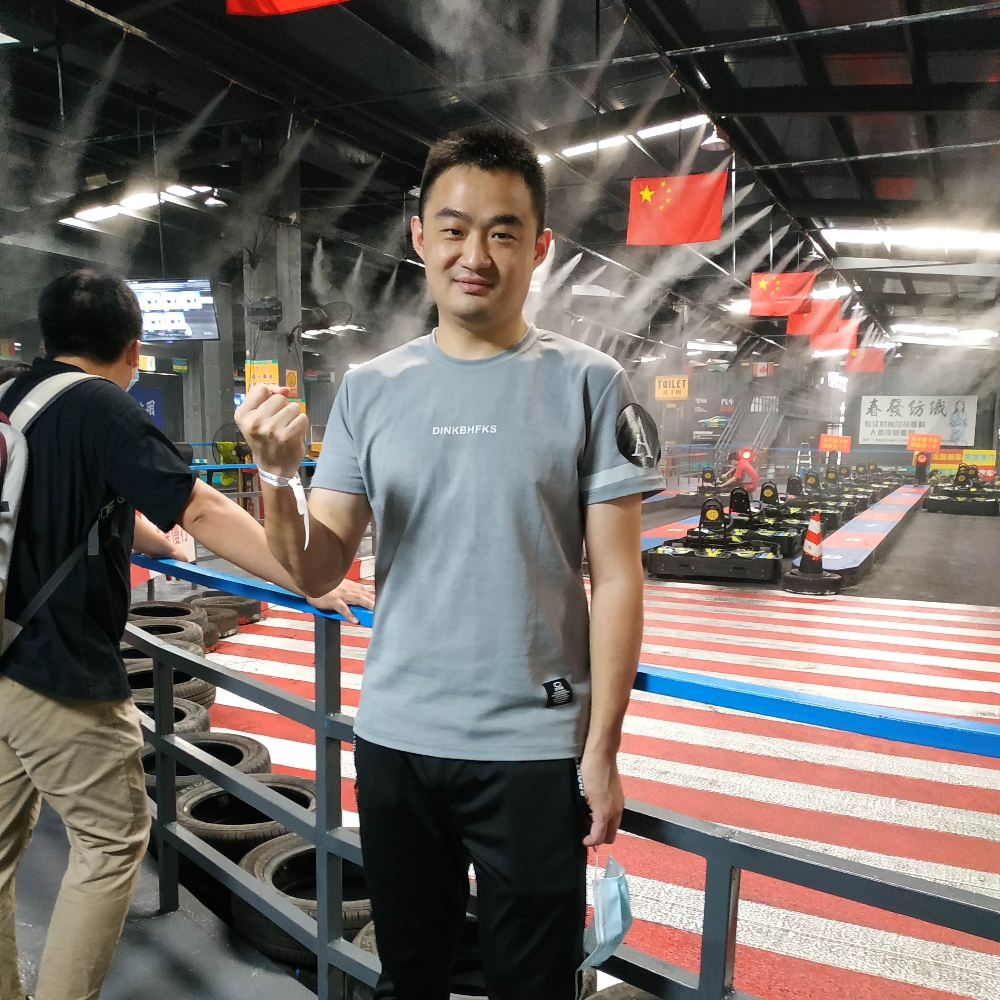 顺心向西装的照片