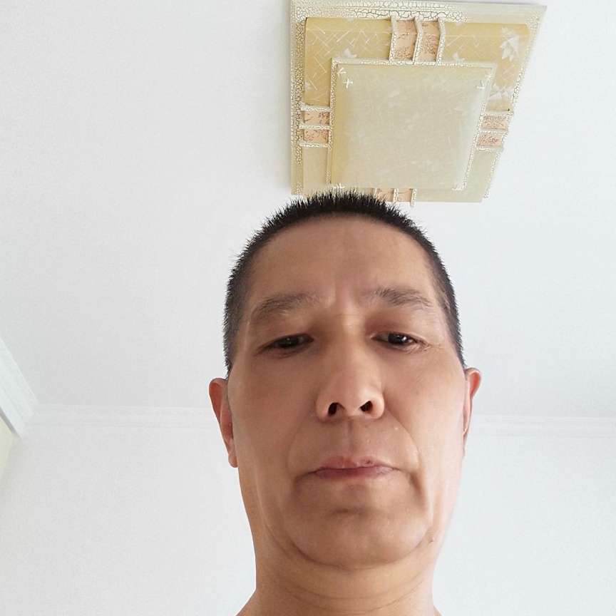 自信凝绿色眸绿茶的照片