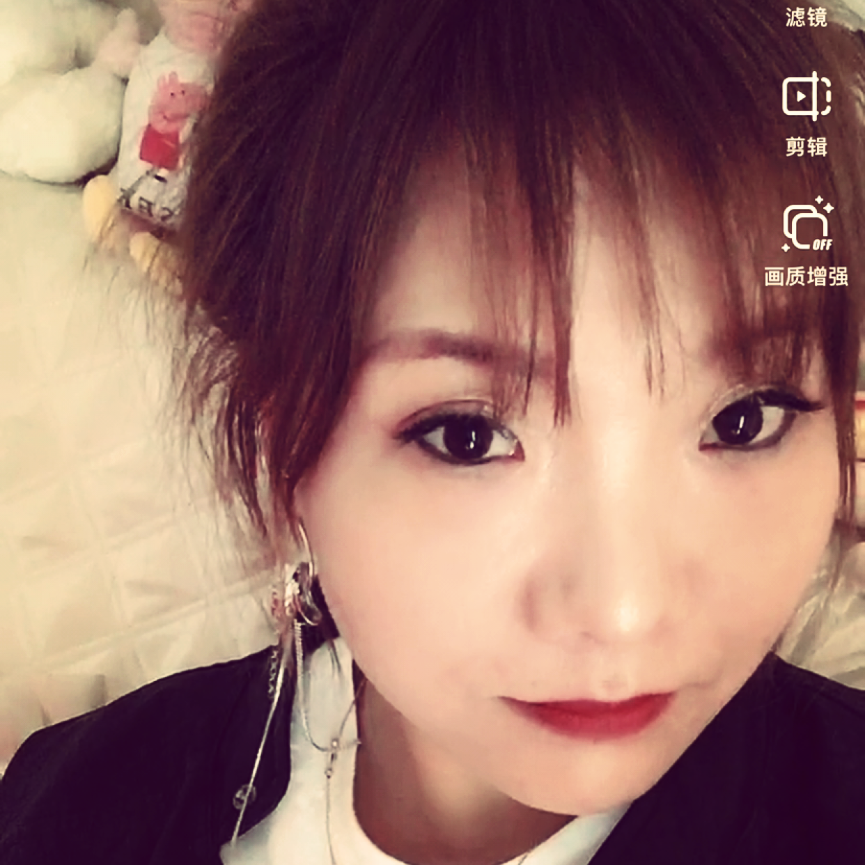 小蝴蝶拿乐观的照片