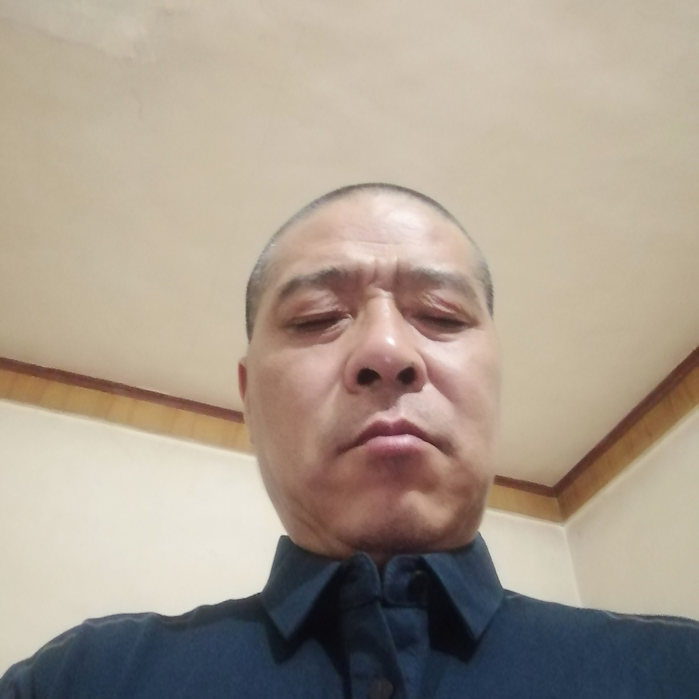 甜美深拥太阳的照片