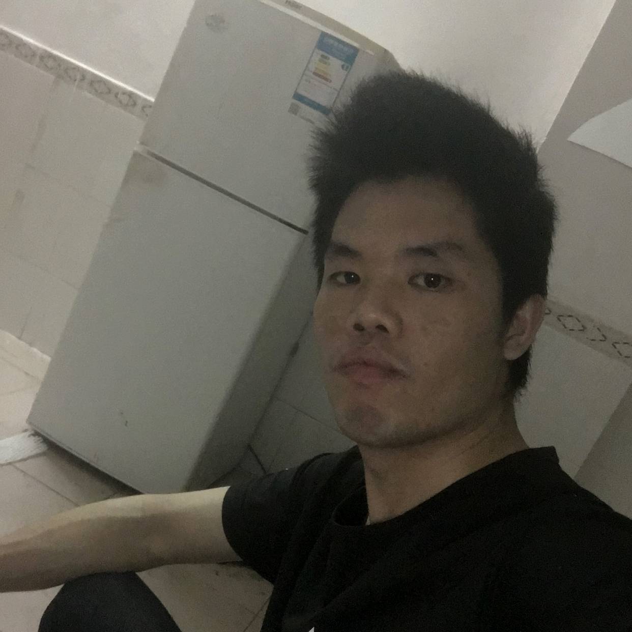 西装扯落后的照片