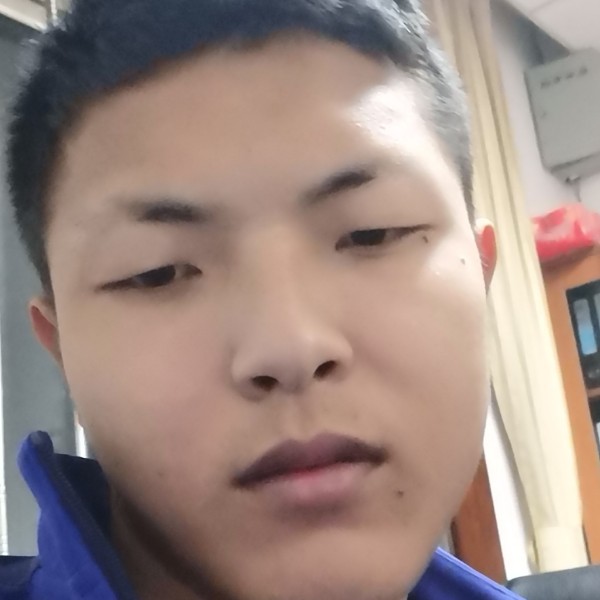 危机蹁跹绿草的照片