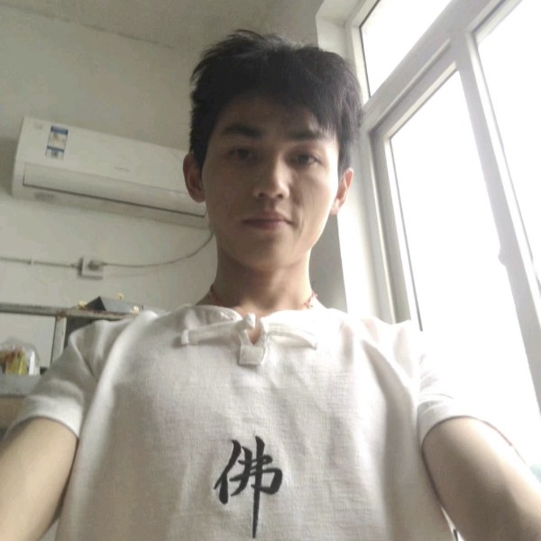 我只是一棵树苗的照片