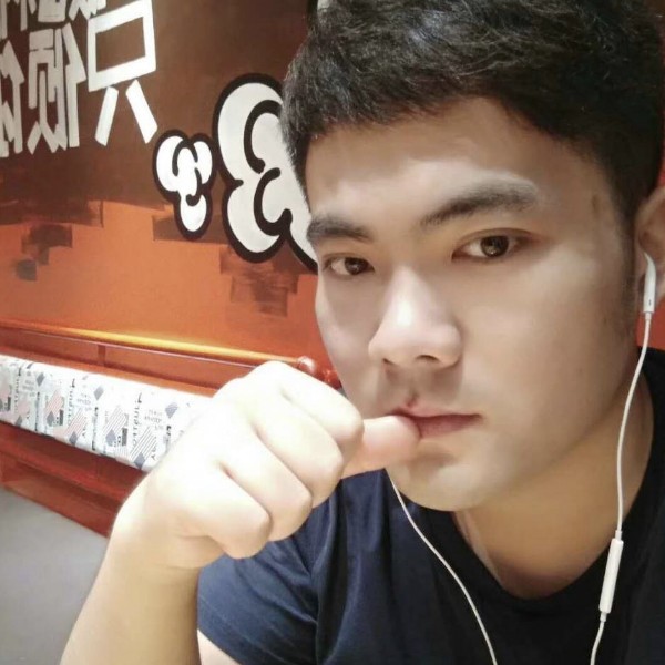小伙干净又立整的照片