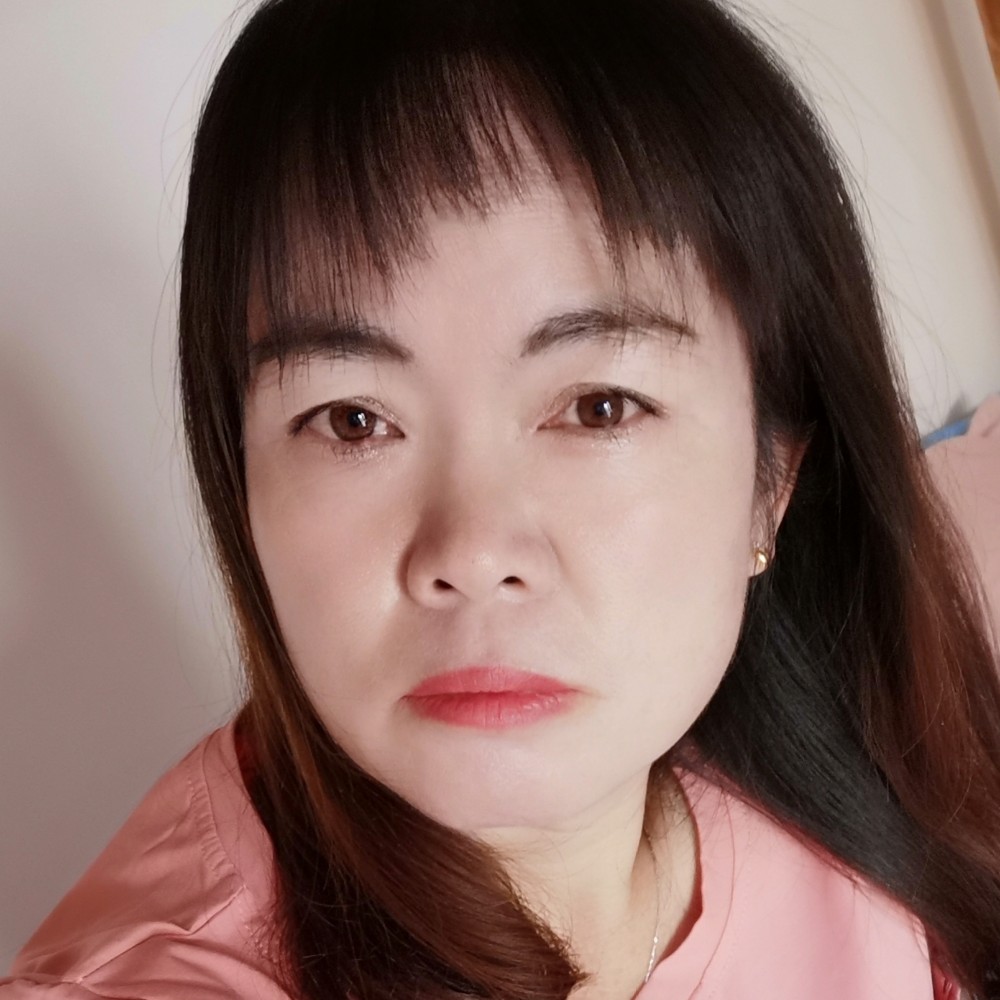 傲娇浅吻鸭子的照片
