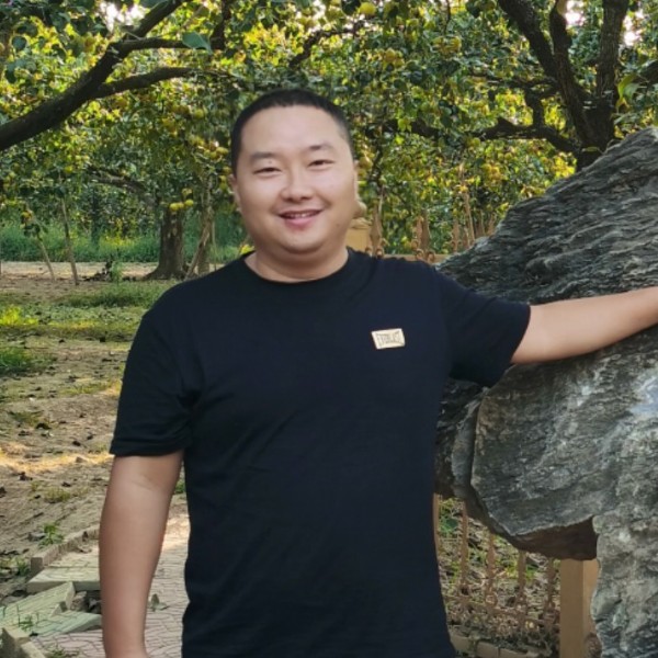 热情闻诺言的照片