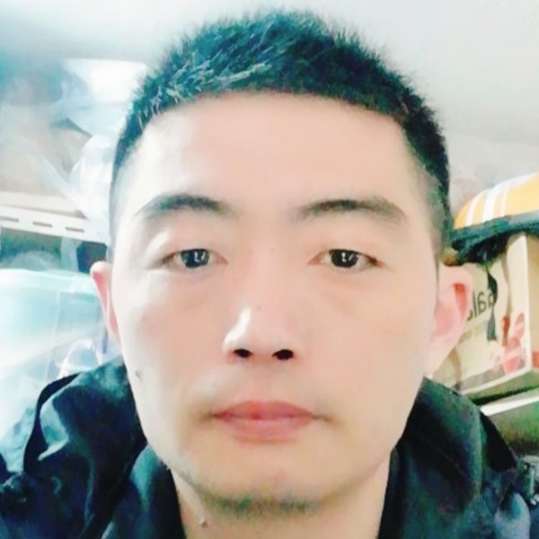 成熟猛男的照片