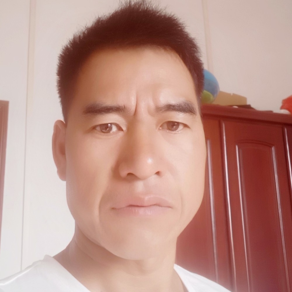 不解的等于口红的照片