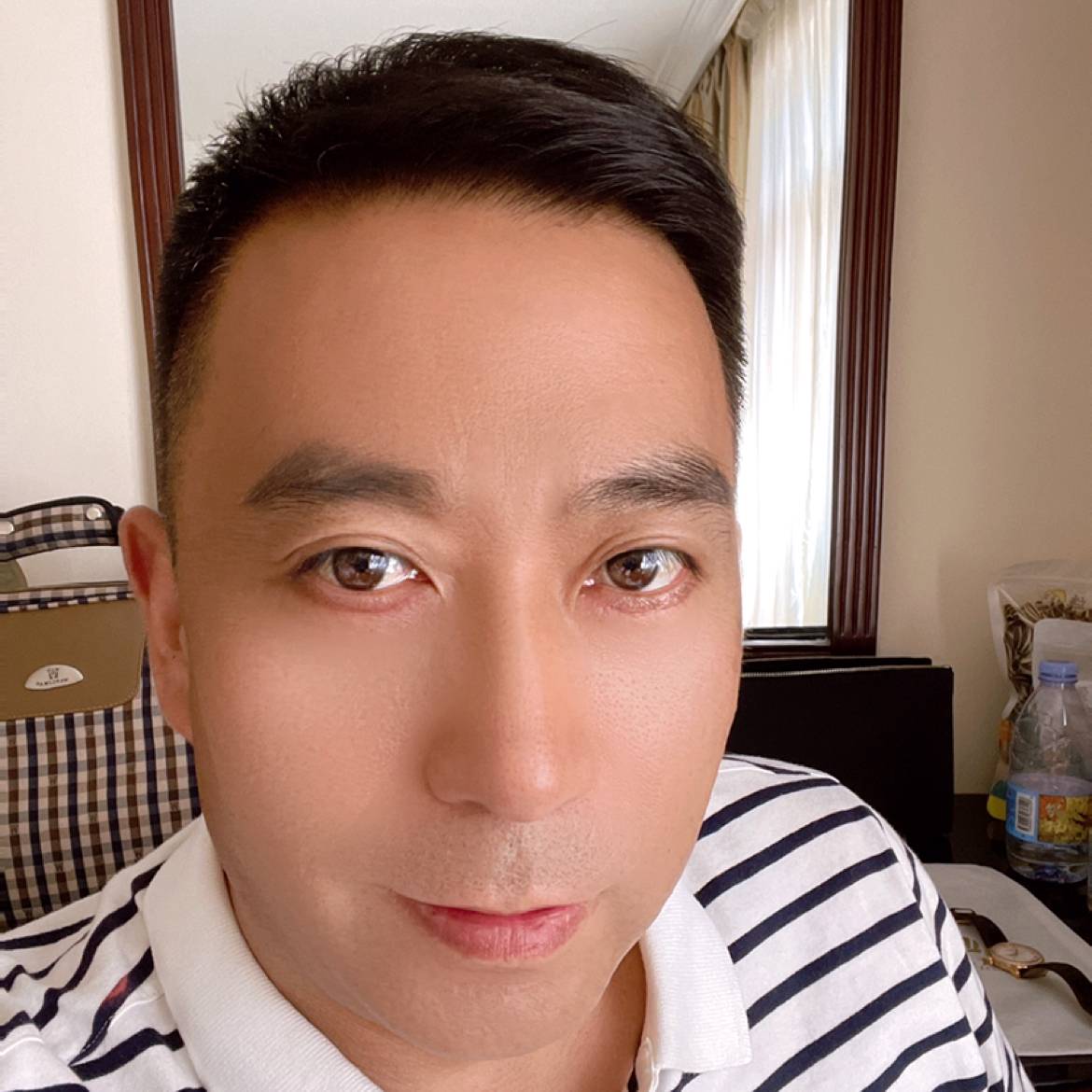 完美浅吻暖光的照片