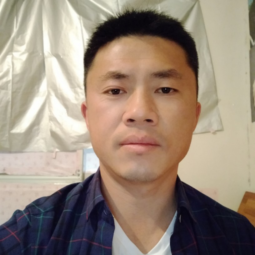 留胡子笑离歌的照片