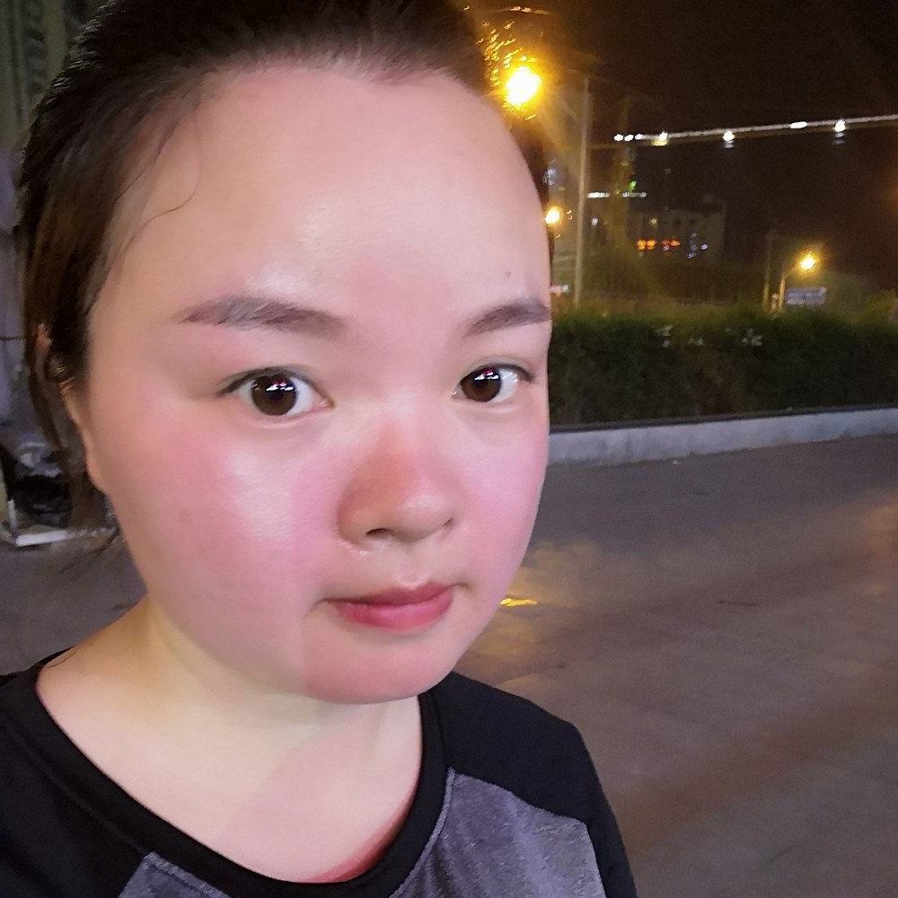 小蝴蝶蹙眉淡定的照片